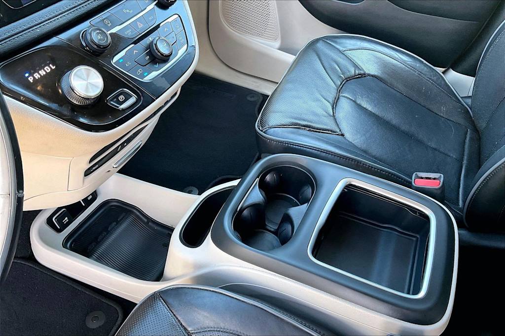 Thumbnail: 2017 Chrysler Pacifica - 21