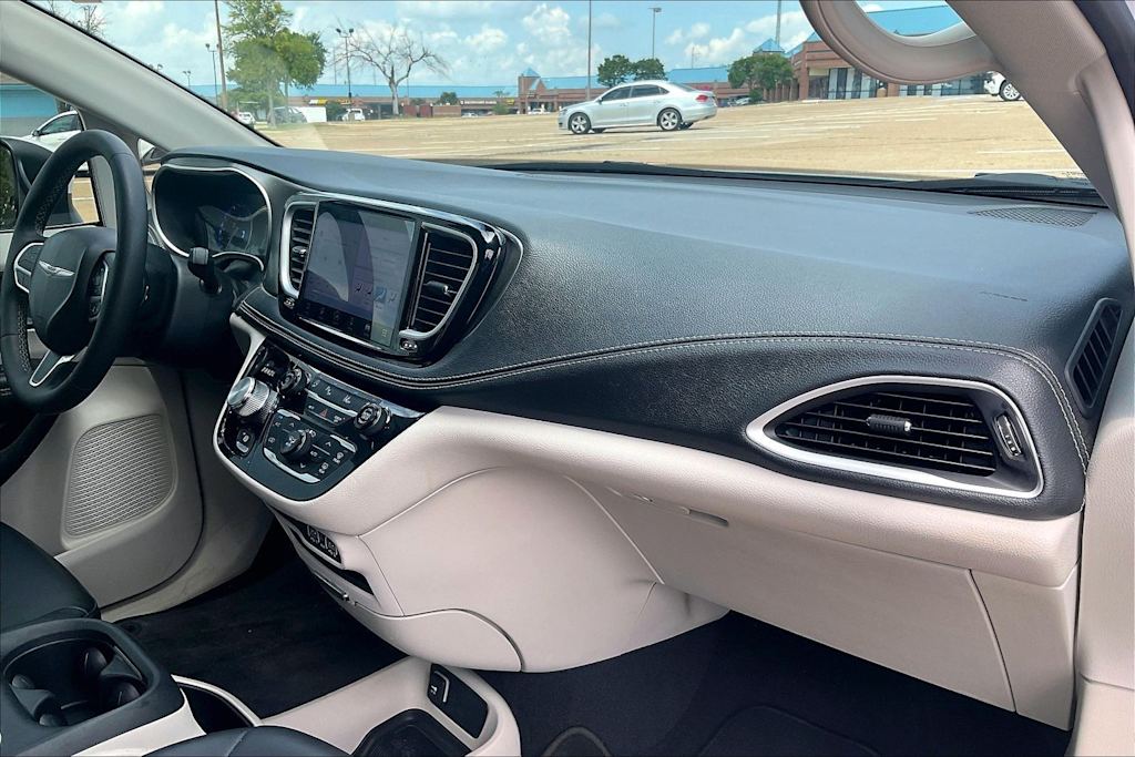 Thumbnail: 2023 Chrysler Pacifica - 14