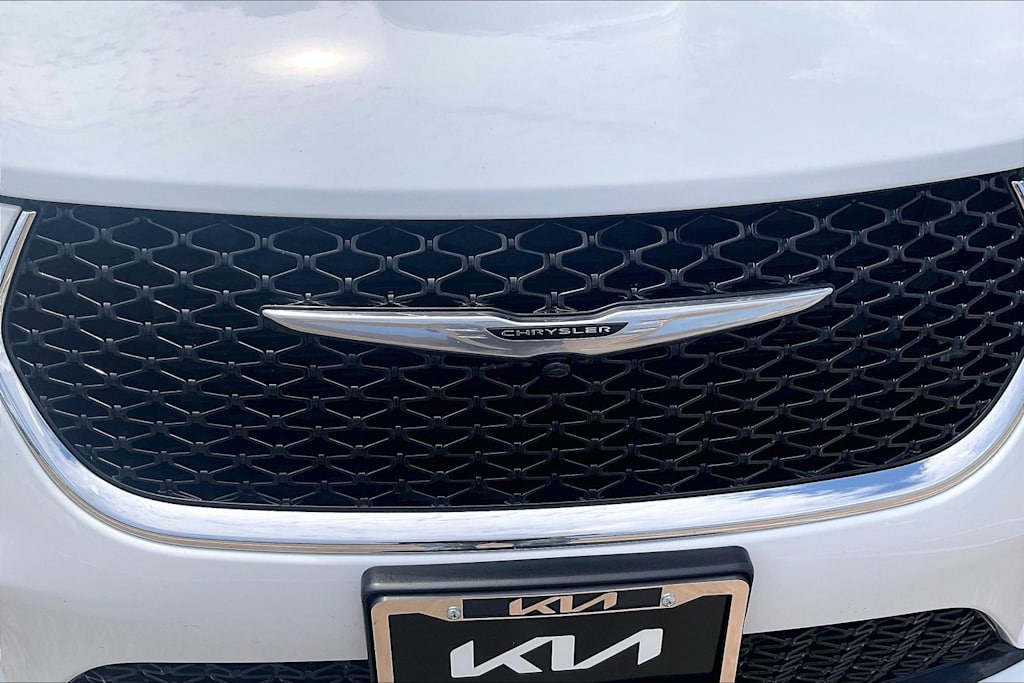 Thumbnail: 2023 Chrysler Pacifica - 31