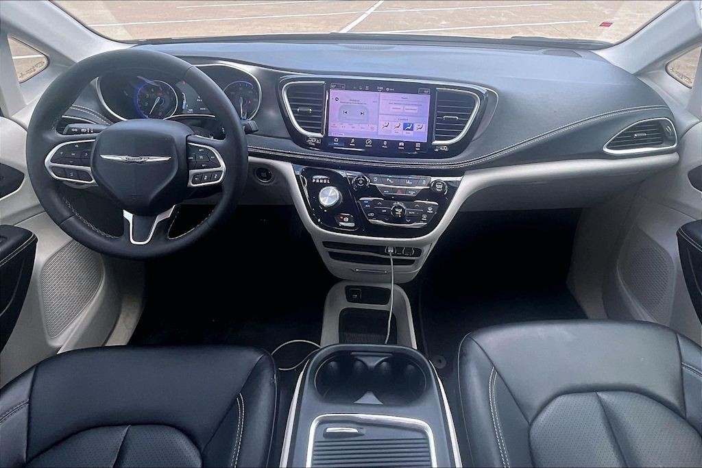 Thumbnail: 2023 Chrysler Pacifica - 9