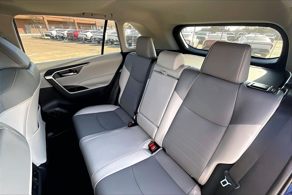 Thumbnail: 2025 Toyota RAV4 - 29