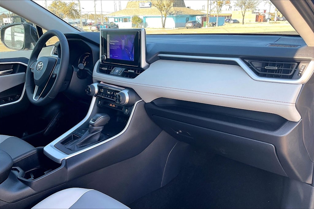 Thumbnail: 2025 Toyota RAV4 - 15