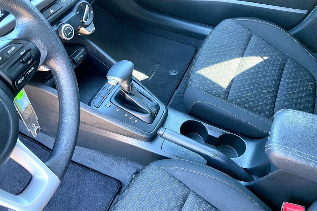 Thumbnail: 2022 Kia Rio - 22