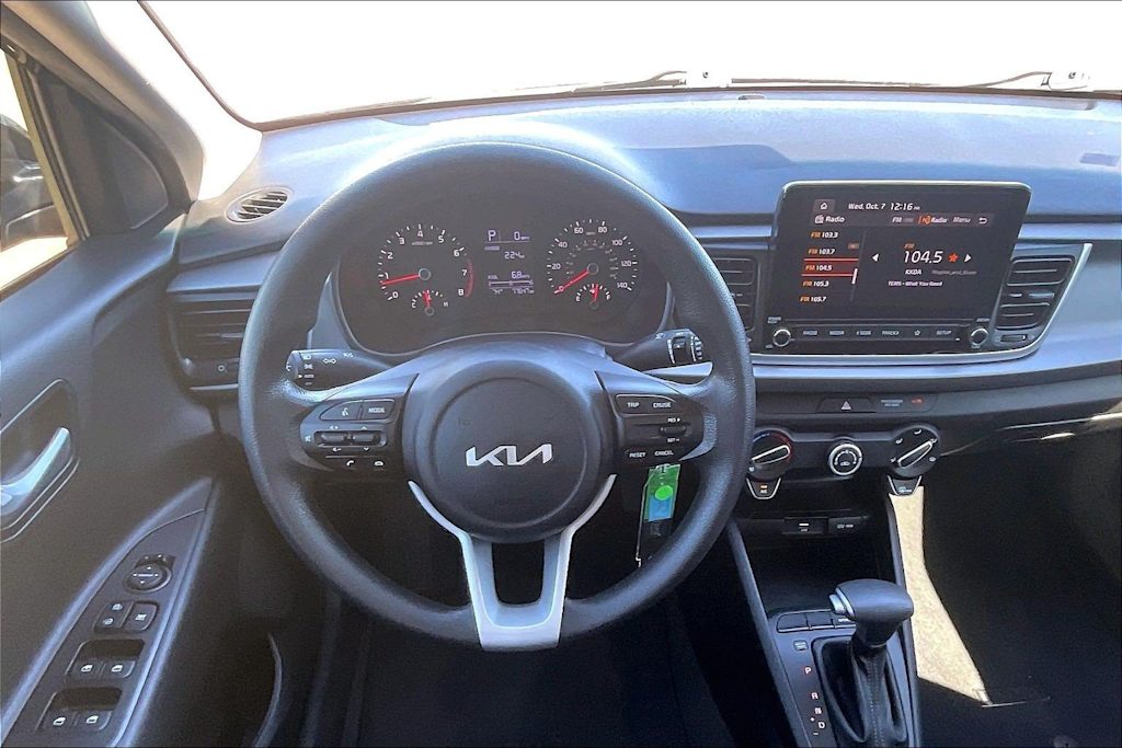 Thumbnail: 2022 Kia Rio - 9