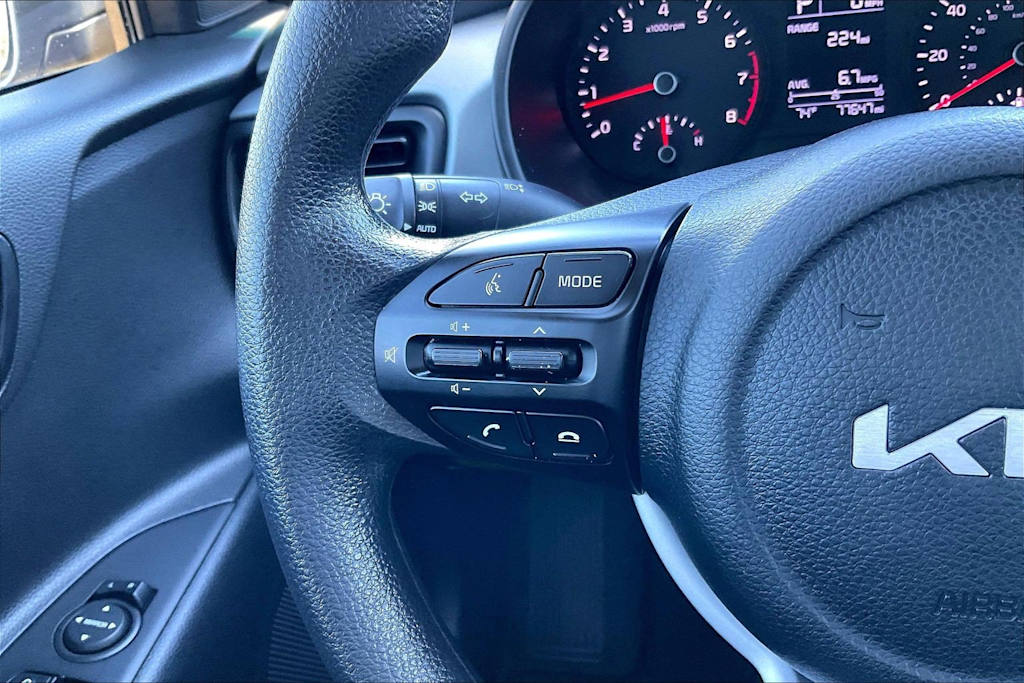 Thumbnail: 2022 Kia Rio - 25