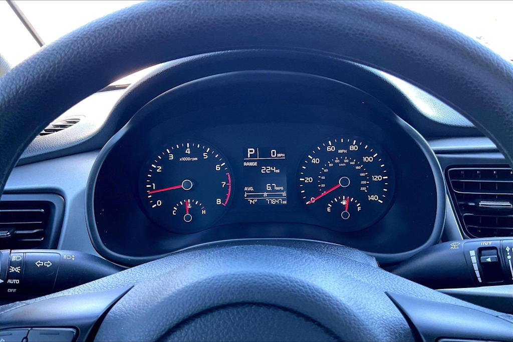 Thumbnail: 2022 Kia Rio - 16