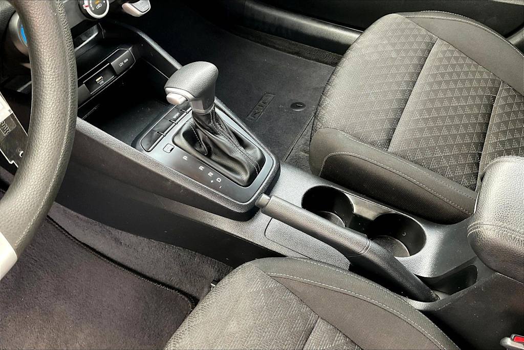 Thumbnail: 2022 Kia Rio - 16