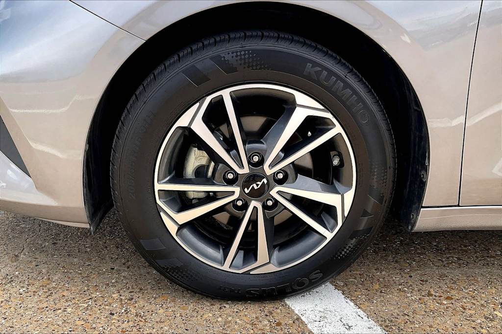 Thumbnail: 2024 Kia Forte - 8