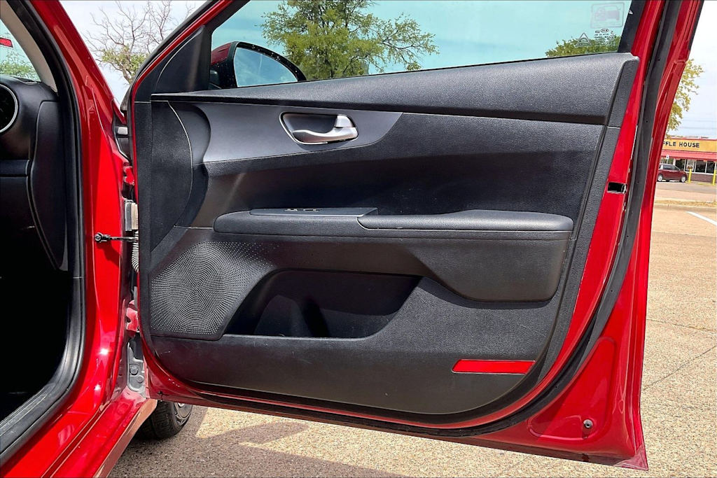 Thumbnail: 2020 Kia Forte - 27