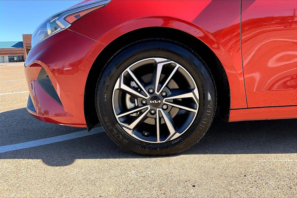 Thumbnail: 2023 Kia Forte - 8