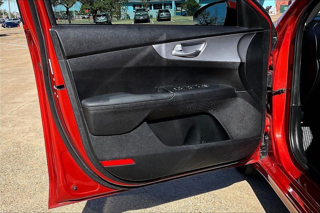 Thumbnail: 2023 Kia Forte - 28