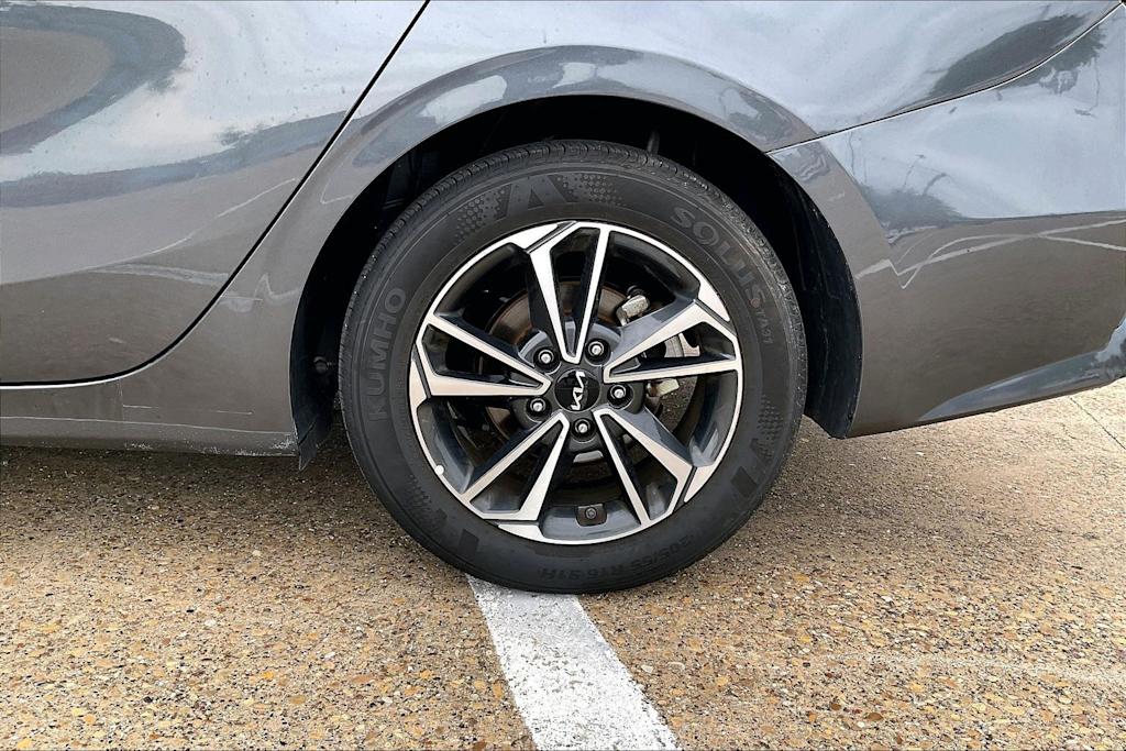 Thumbnail: 2024 Kia Forte - 8