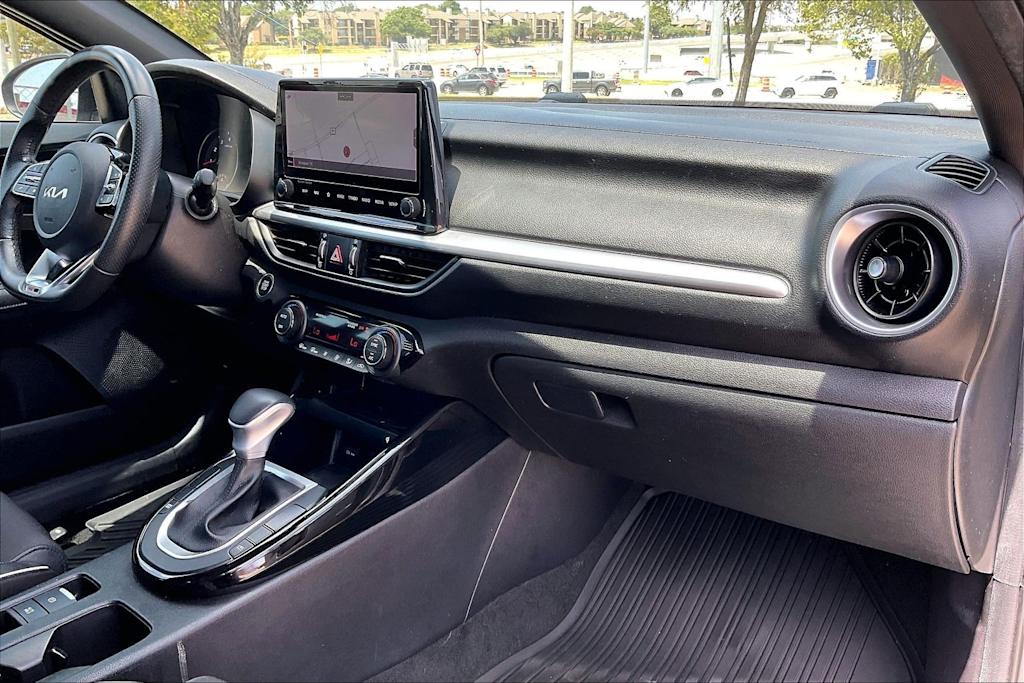 Thumbnail: 2022 Kia Forte - 14