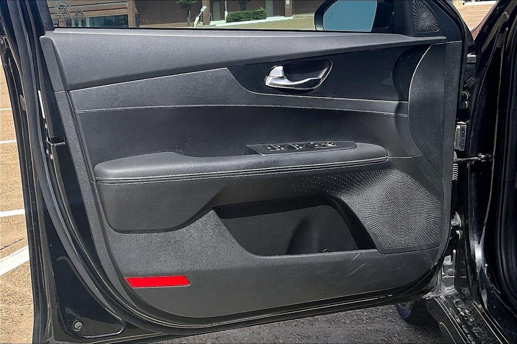 Thumbnail: 2023 Kia Forte - 26