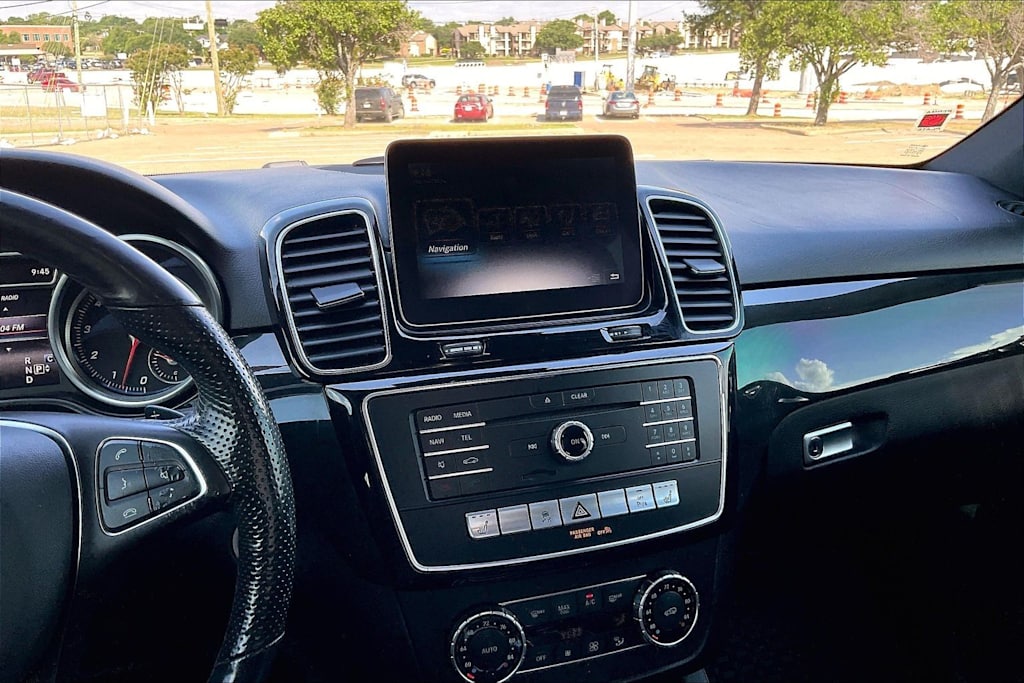 Thumbnail: 2017 Mercedes-Benz GLE - 16