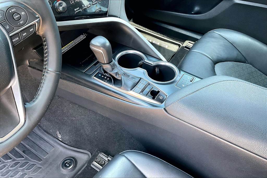 Thumbnail: 2019 Toyota Camry - 16
