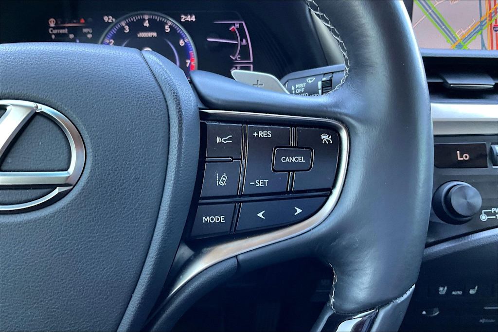 Thumbnail: 2020 Lexus ES - 26
