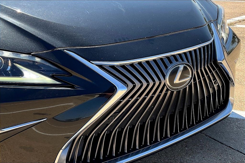Thumbnail: 2020 Lexus ES - 33