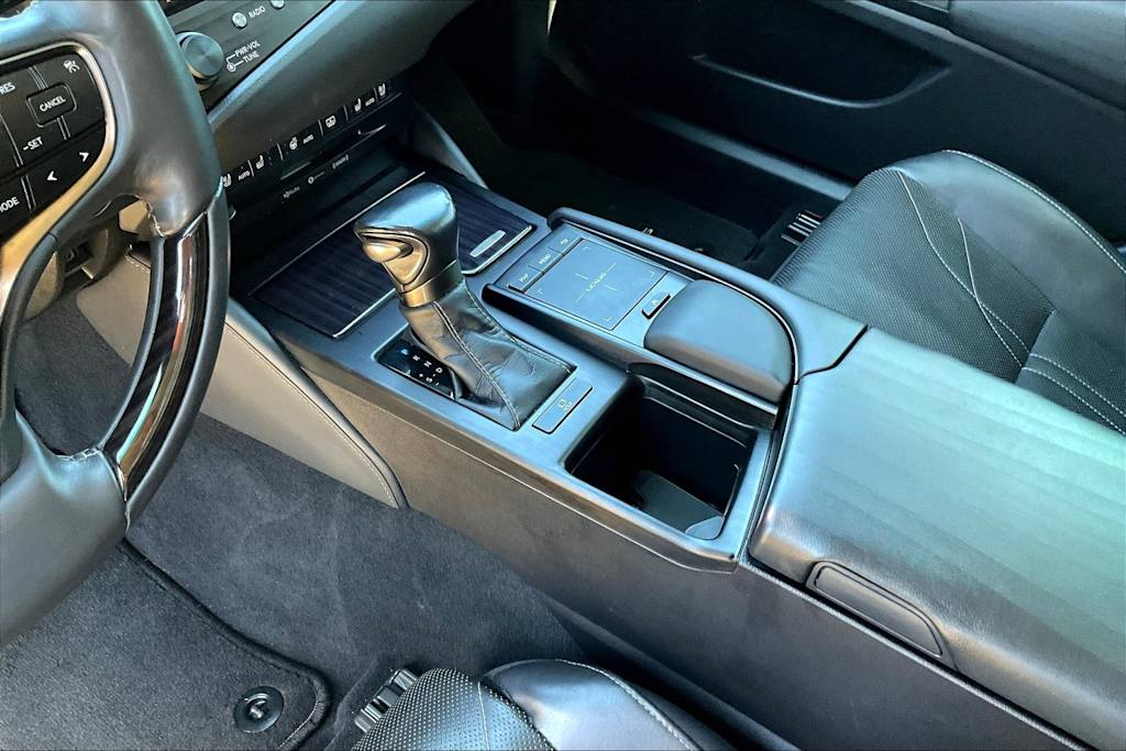 Thumbnail: 2020 Lexus ES - 17