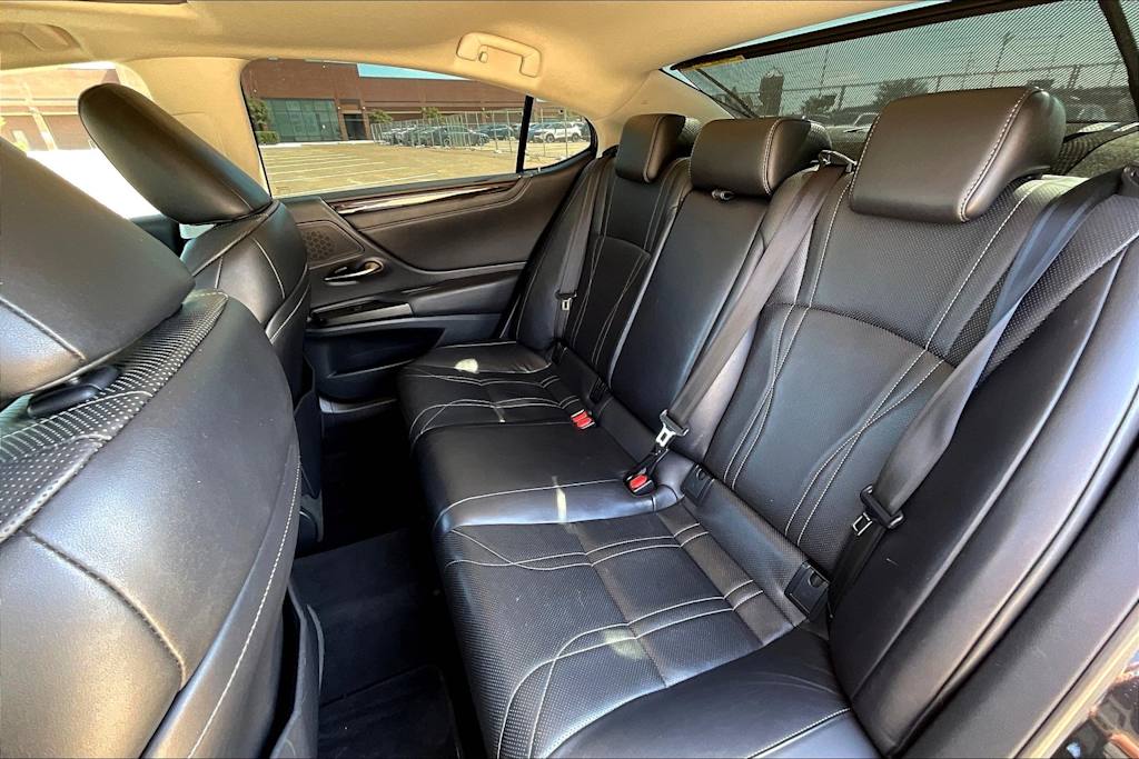 Thumbnail: 2020 Lexus ES - 29