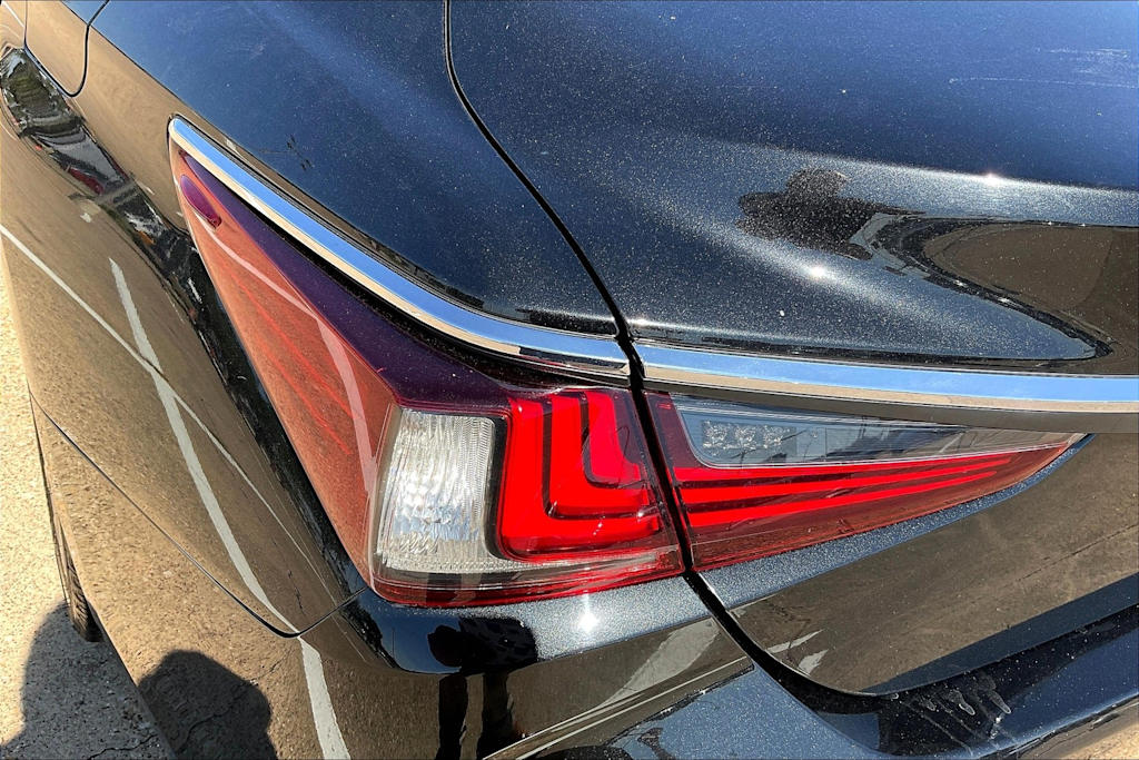 Thumbnail: 2020 Lexus ES - 32