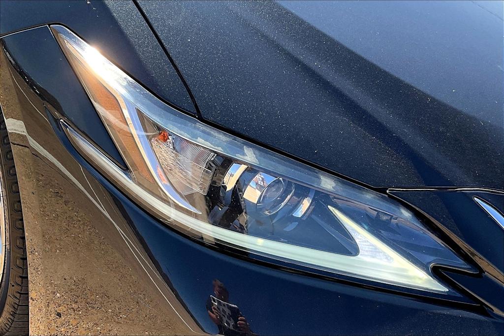 Thumbnail: 2020 Lexus ES - 31