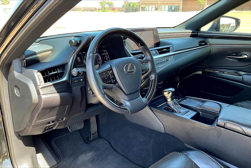 Thumbnail: 2020 Lexus ES - 2