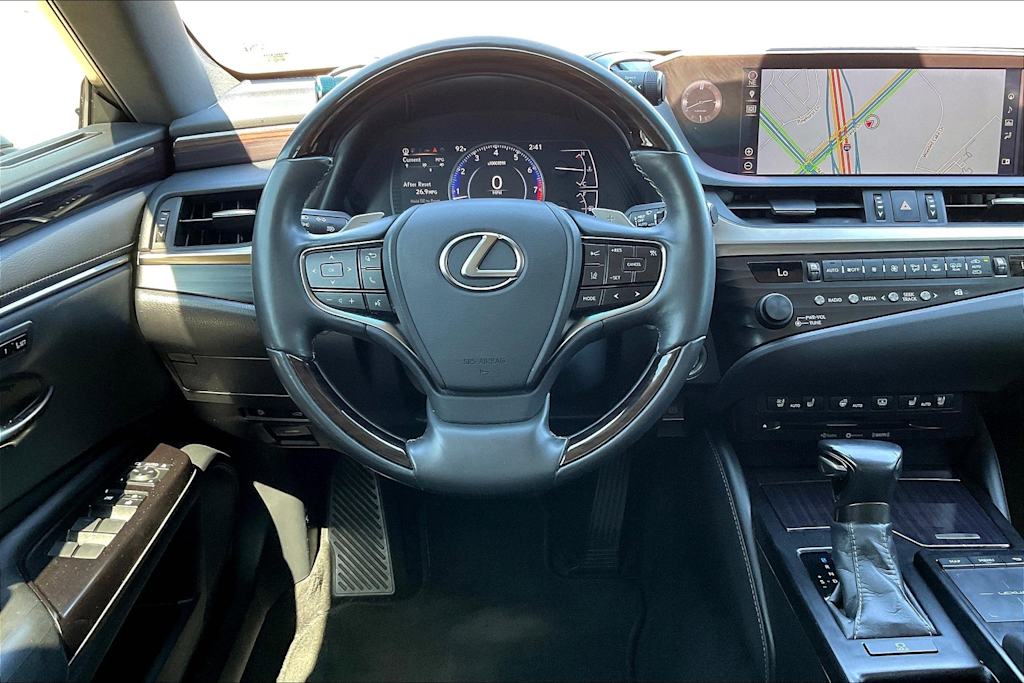 Thumbnail: 2020 Lexus ES - 14
