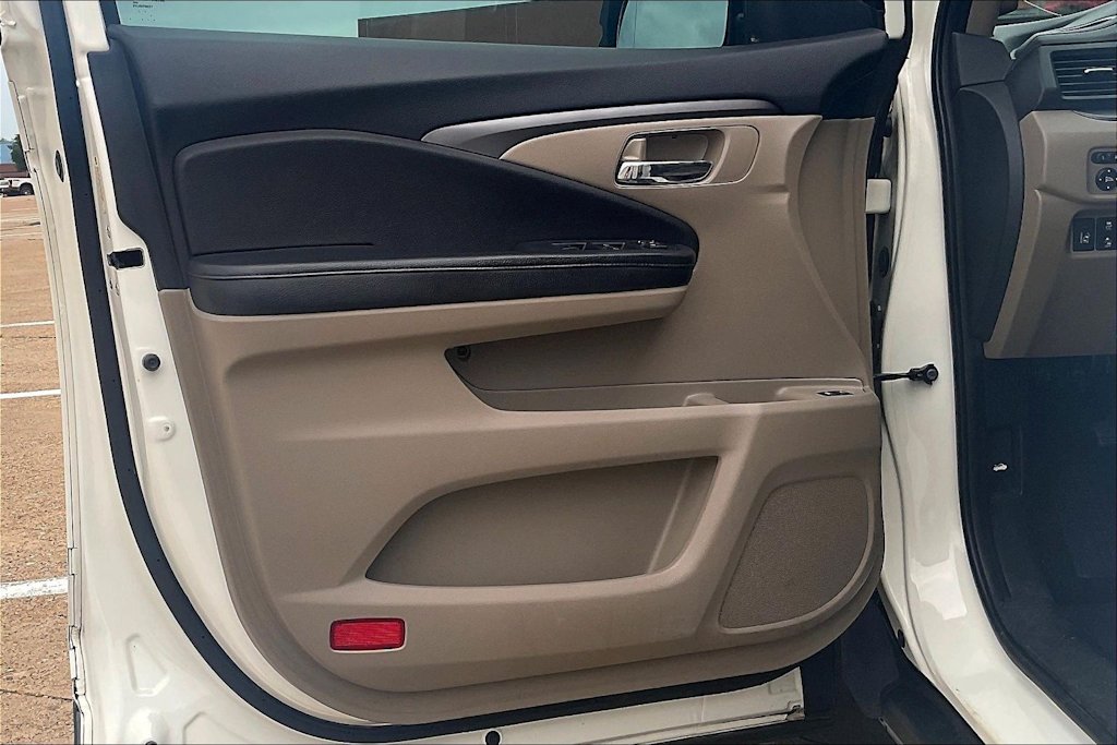 Thumbnail: 2016 Honda Pilot - 25