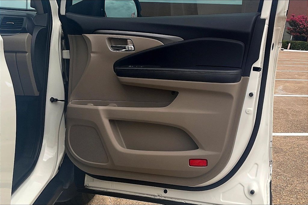 Thumbnail: 2016 Honda Pilot - 26