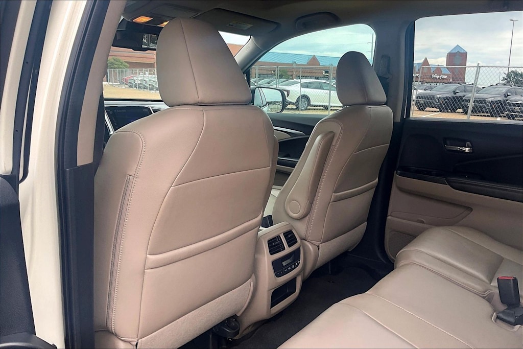 Thumbnail: 2016 Honda Pilot - 12