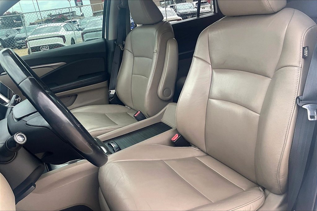 Thumbnail: 2016 Honda Pilot - 10