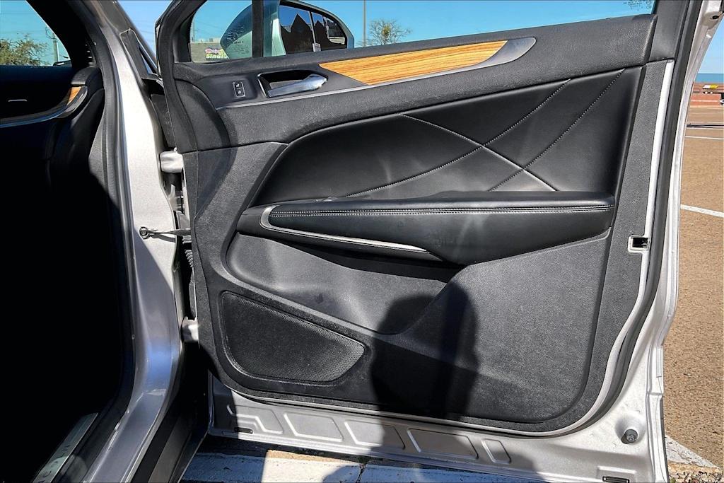 Thumbnail: 2015 Lincoln MKC - 29