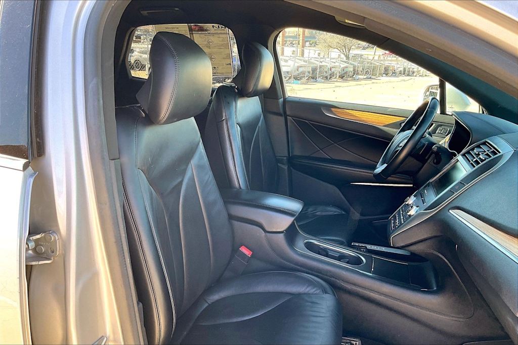 Thumbnail: 2015 Lincoln MKC - 22