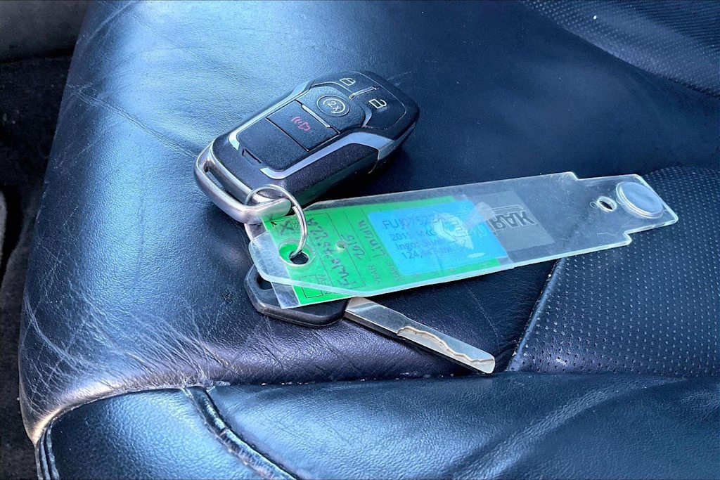 Thumbnail: 2015 Lincoln MKC - 20