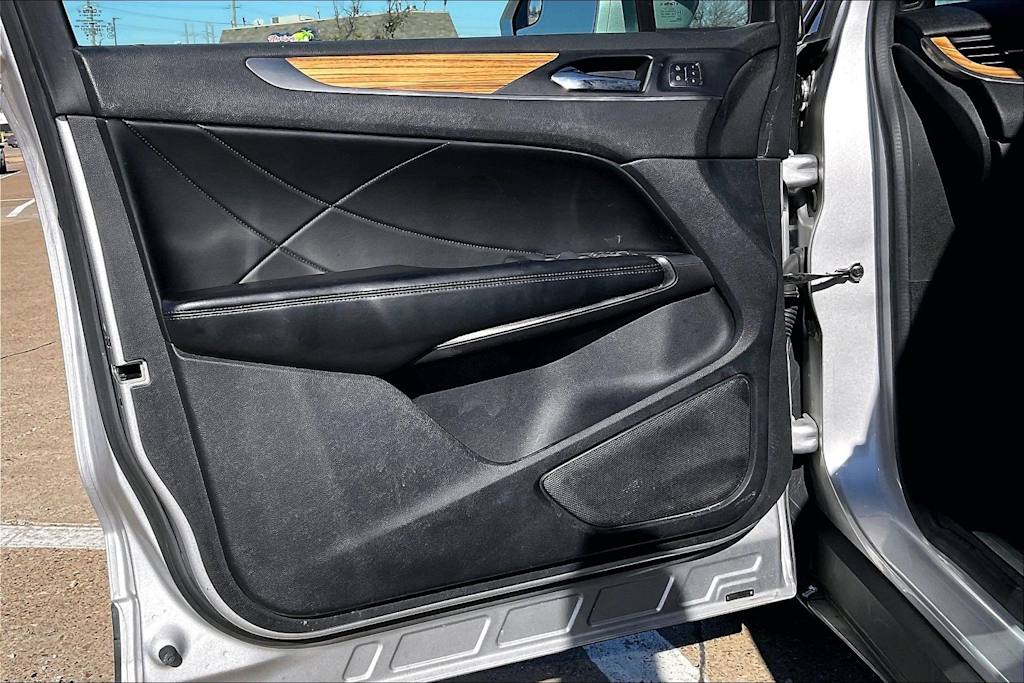 Thumbnail: 2015 Lincoln MKC - 28