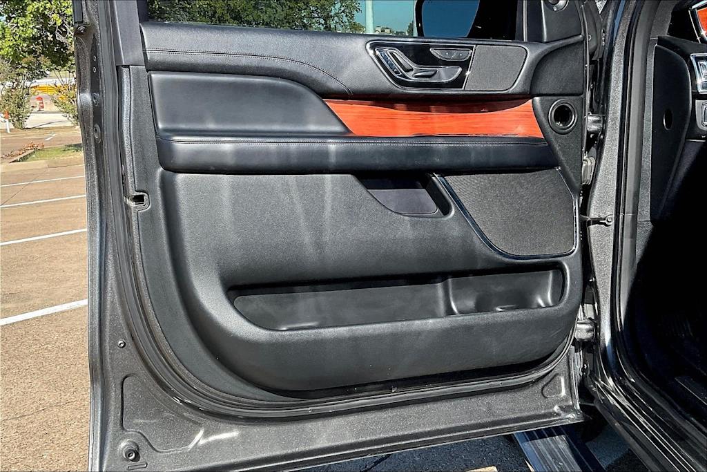 Thumbnail: 2018 Lincoln Navigator - 26