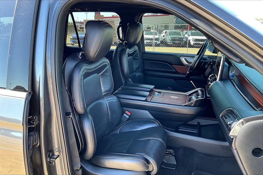 Thumbnail: 2018 Lincoln Navigator - 11