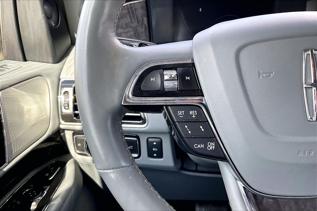 Thumbnail: 2020 Lincoln Navigator L - 22