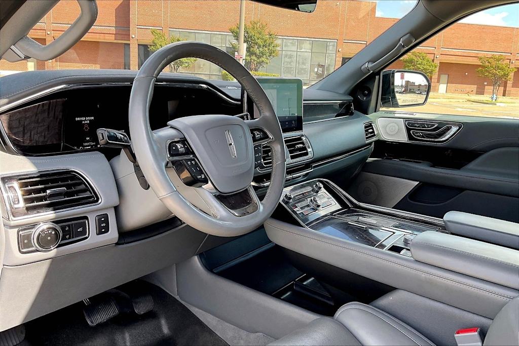 Thumbnail: 2020 Lincoln Navigator L - 2