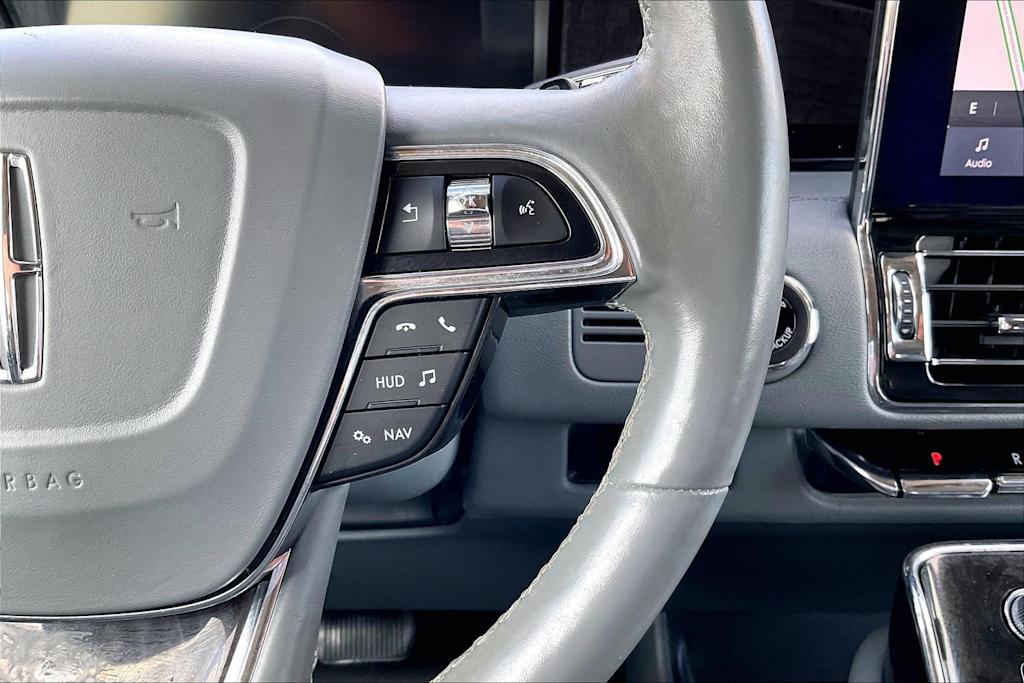 Thumbnail: 2020 Lincoln Navigator L - 23