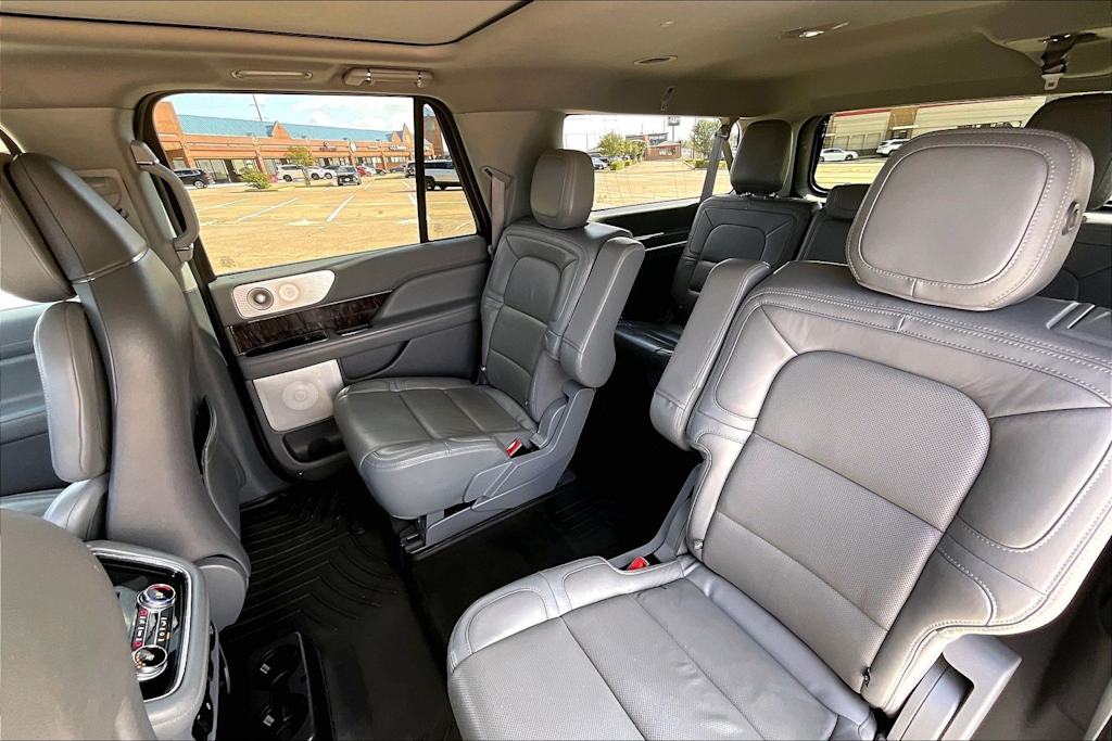 Thumbnail: 2020 Lincoln Navigator L - 27