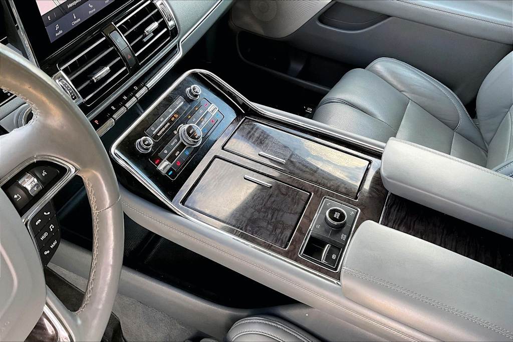 Thumbnail: 2020 Lincoln Navigator L - 15