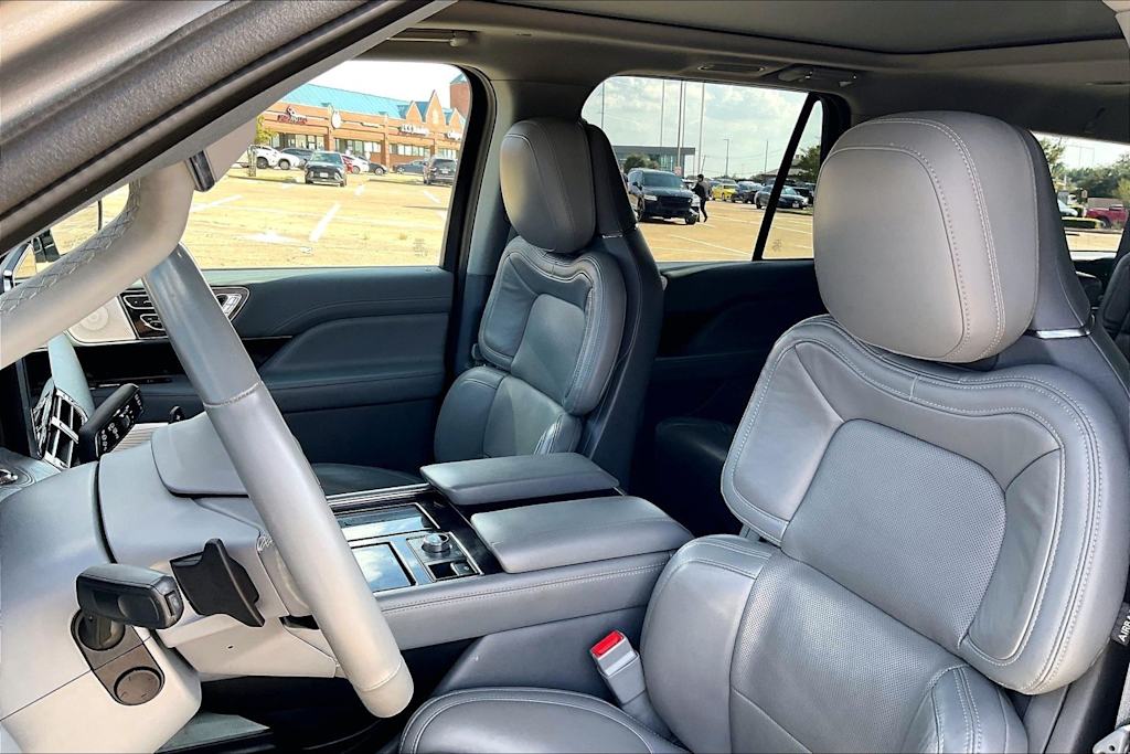 Thumbnail: 2020 Lincoln Navigator L - 9