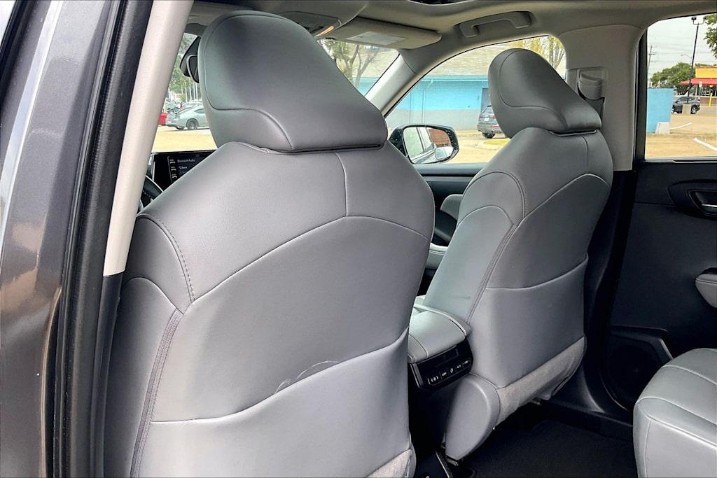 Thumbnail: 2021 Toyota Highlander - 20