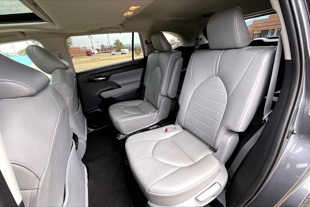 Thumbnail: 2021 Toyota Highlander - 12