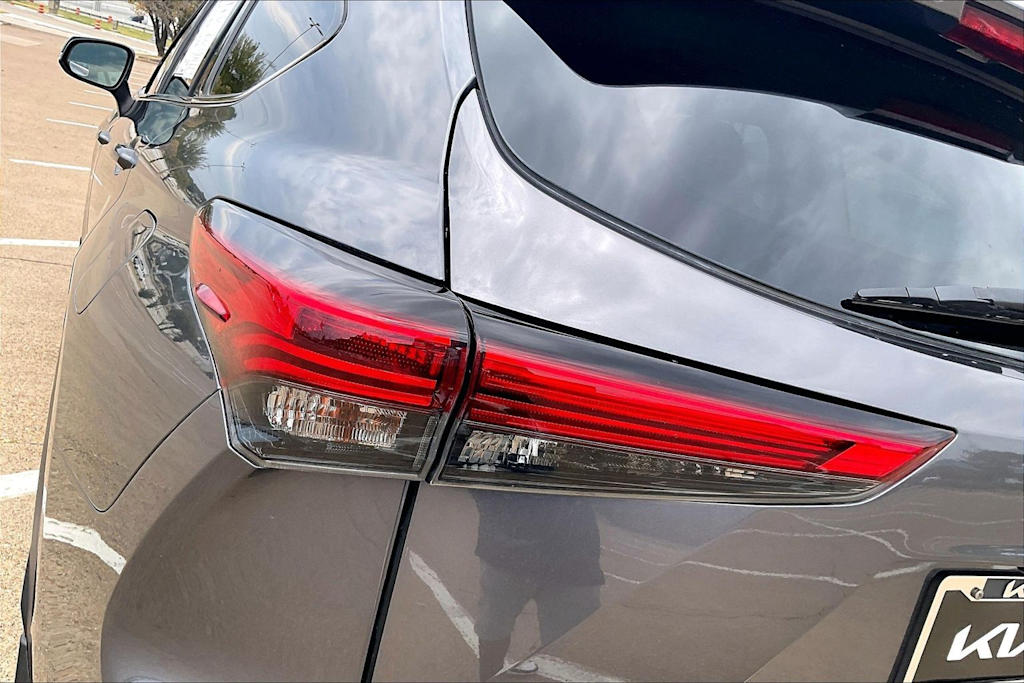 Thumbnail: 2021 Toyota Highlander - 31