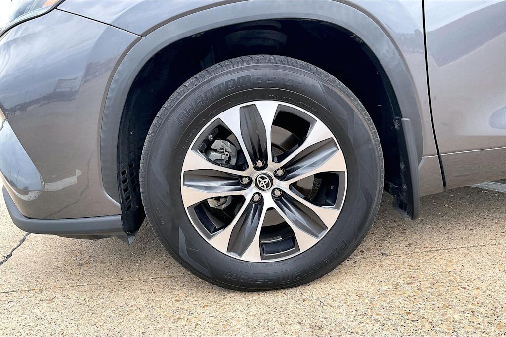 Thumbnail: 2021 Toyota Highlander - 8