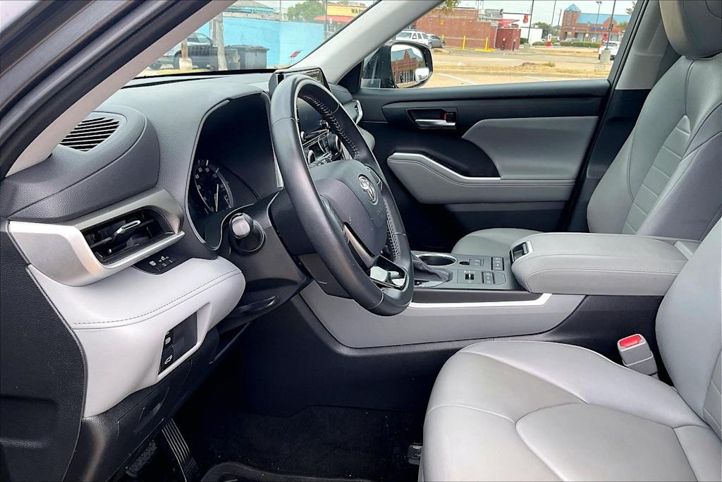 Thumbnail: 2021 Toyota Highlander - 10