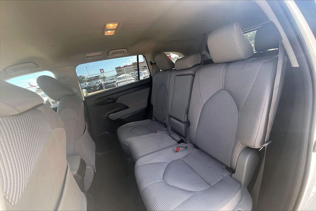 Thumbnail: 2021 Toyota Highlander - 28
